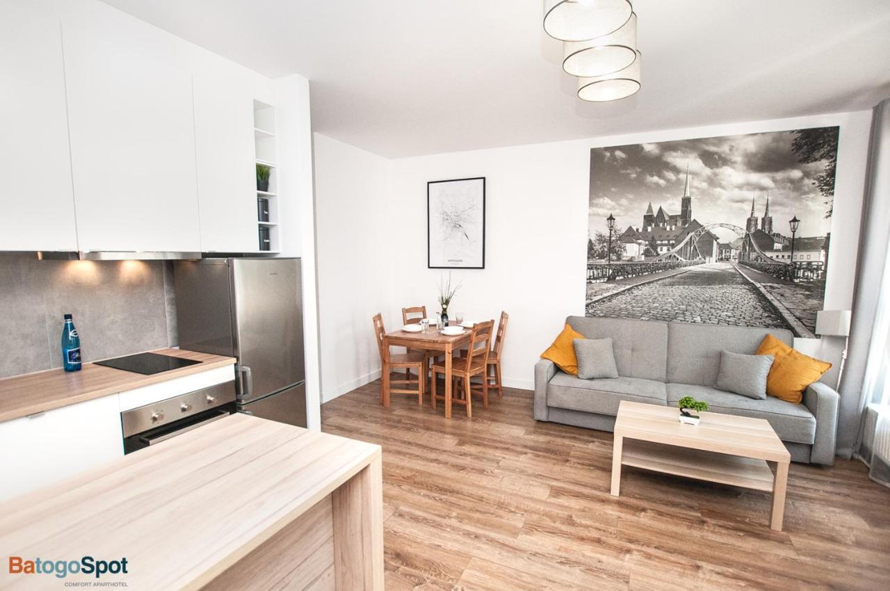 Appartamento Batogospot Towers Breslavia Esterno foto