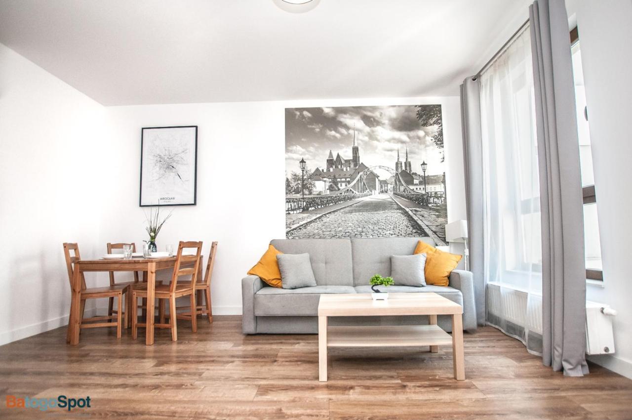 Appartamento Batogospot Towers Breslavia Esterno foto